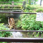 Wir warten auf die Erleuchtung - Wasserrad