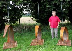 Johannes Biehler mit "Bemühungen um den aufrechten Gang". (Foto: Manuela Rieger)